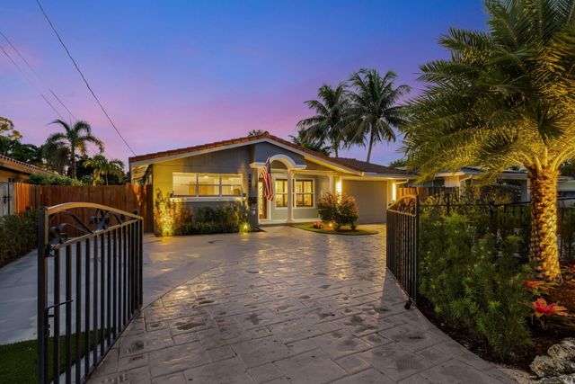 2407 NE 17th Ter, Wilton Manors, FL 33305