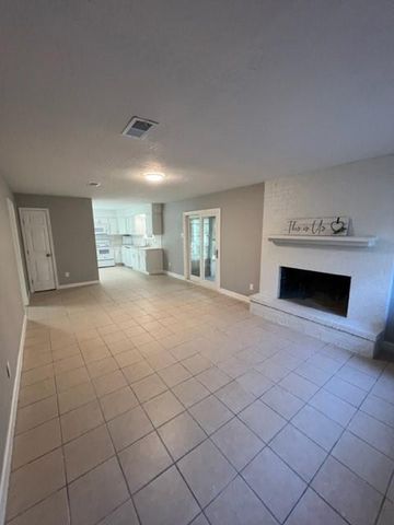 329 Blue Willow Drive, Village Mills, TX 77663