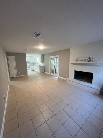 329 Blue Willow Drive, Village Mills, TX 77663