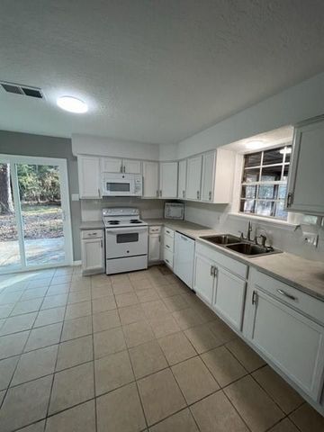 329 Blue Willow Drive, Village Mills, TX 77663