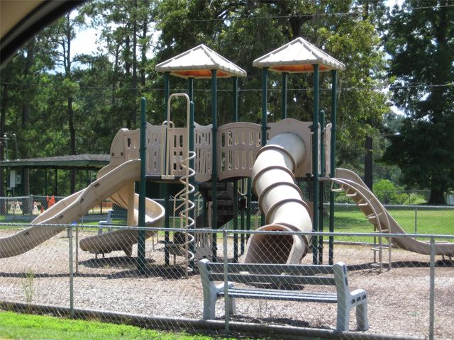 329 Blue Willow Drive, Village Mills, TX 77663