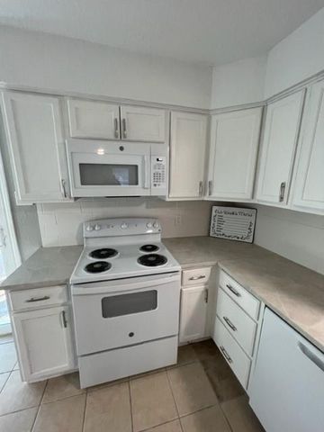 329 Blue Willow Drive, Village Mills, TX 77663