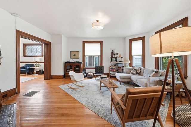 8 Westland St, Worcester, MA 01602