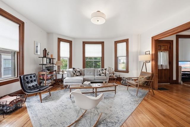 8 Westland St, Worcester, MA 01602