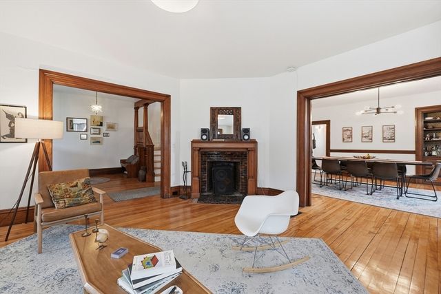 8 Westland St, Worcester, MA 01602