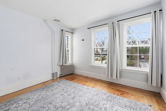 8 Westland St, Worcester, MA 01602