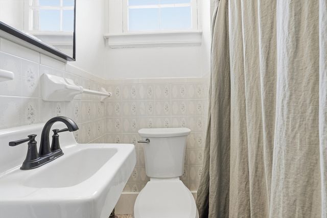 8 Westland St, Worcester, MA 01602