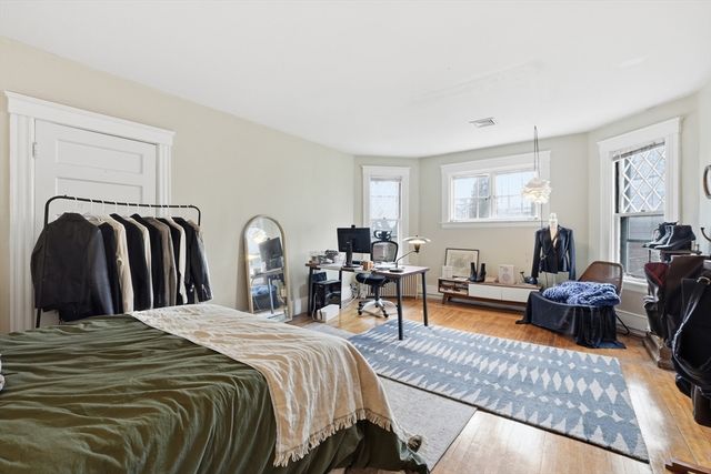 8 Westland St, Worcester, MA 01602