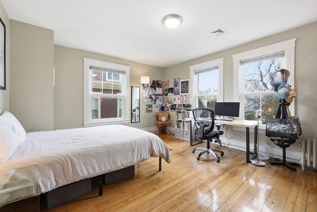 8 Westland St, Worcester, MA 01602