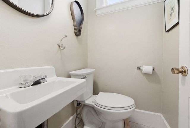 8 Westland St, Worcester, MA 01602