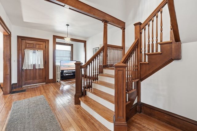 8 Westland St, Worcester, MA 01602