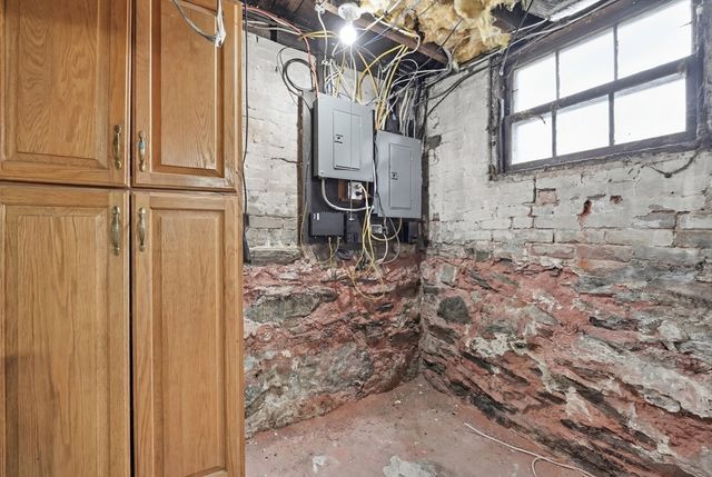 8 Westland St, Worcester, MA 01602