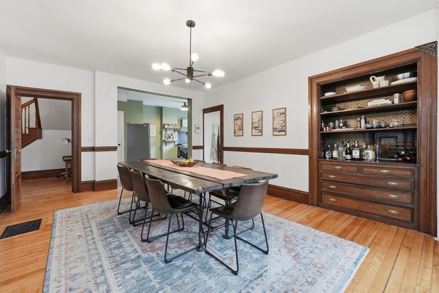 8 Westland St, Worcester, MA 01602