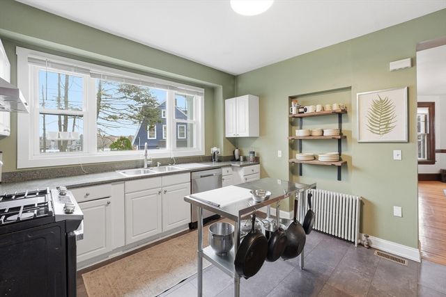 8 Westland St, Worcester, MA 01602