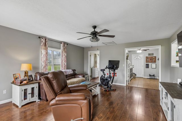 107 Christina Dr, Columbia, TN 38401