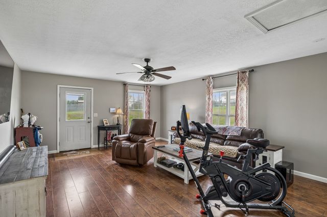 107 Christina Dr, Columbia, TN 38401