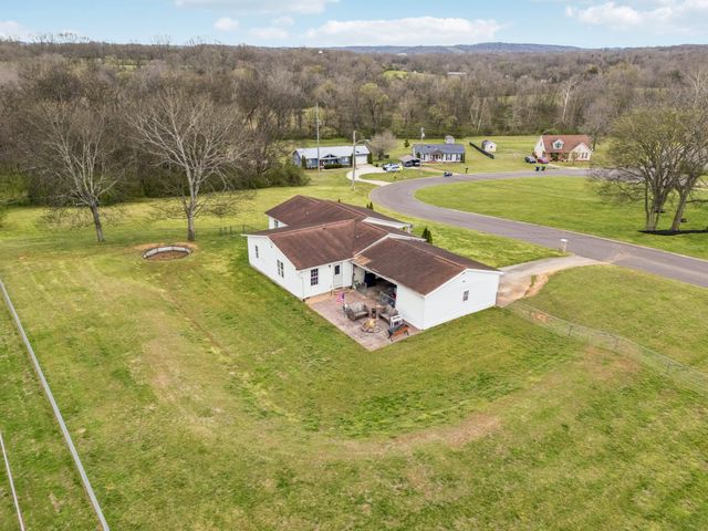 107 Christina Dr, Columbia, TN 38401