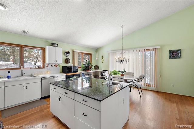 1808 Moors Court, Bloomfield Hills, MI 48302