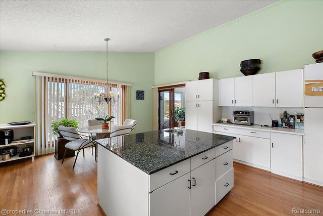 1808 Moors Court, Bloomfield Hills, MI 48302