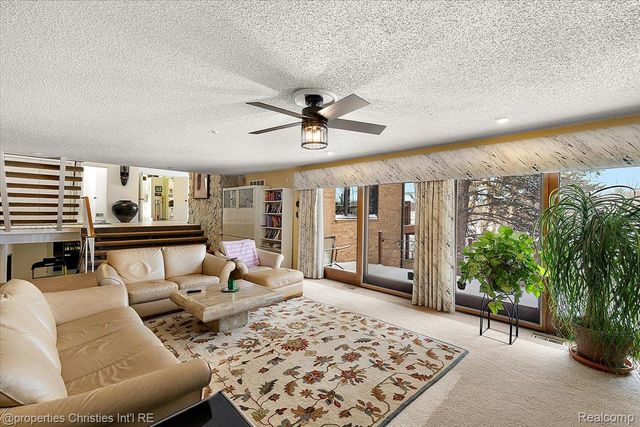 1808 Moors Court, Bloomfield Hills, MI 48302