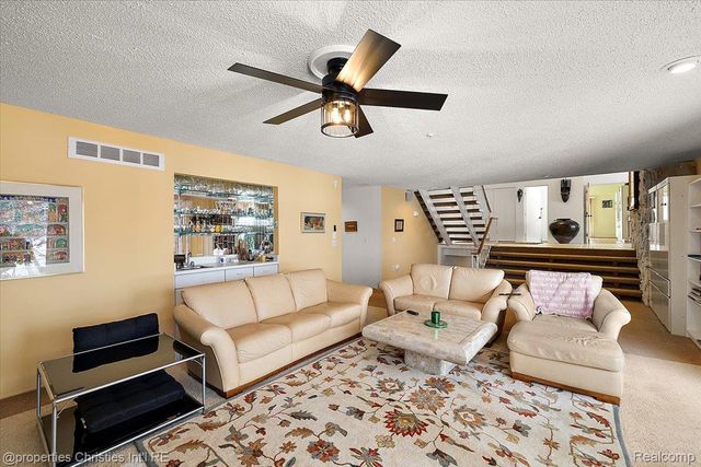 1808 Moors Court, Bloomfield Hills, MI 48302