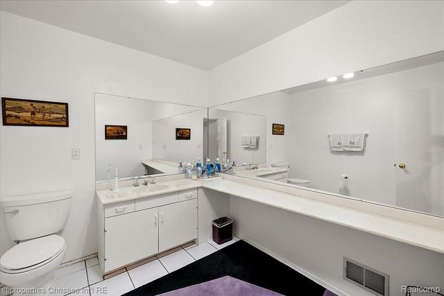 1808 Moors Court, Bloomfield Hills, MI 48302