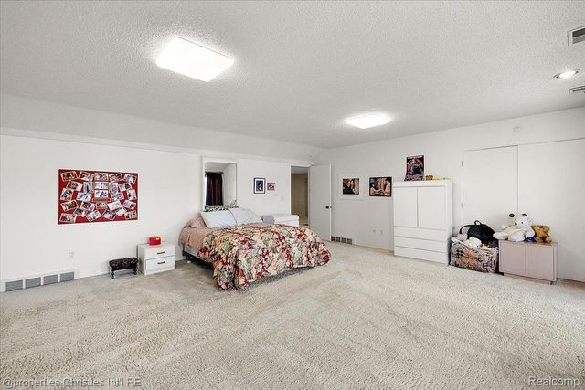 1808 Moors Court, Bloomfield Hills, MI 48302