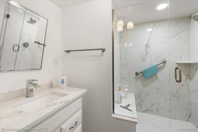 1808 Moors Court, Bloomfield Hills, MI 48302