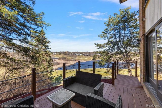 1808 Moors Court, Bloomfield Hills, MI 48302