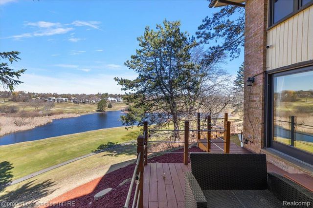 1808 Moors Court, Bloomfield Hills, MI 48302