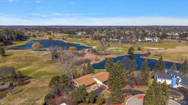 1808 Moors Court, Bloomfield Hills, MI 48302