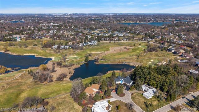 1808 Moors Court, Bloomfield Hills, MI 48302