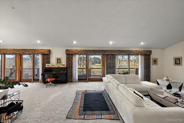 1808 Moors Court, Bloomfield Hills, MI 48302