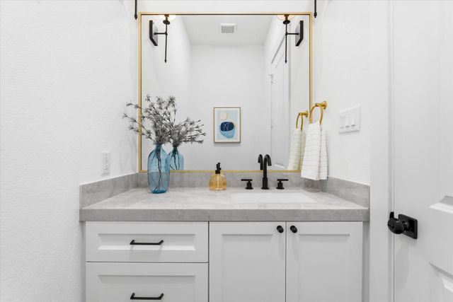 1400 Oregon Street, La Porte, TX 77571