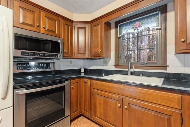 9 Old Princeton Rd Cutoff, Hubbardston, MA 01452