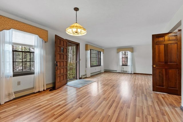 9 Old Princeton Rd Cutoff, Hubbardston, MA 01452