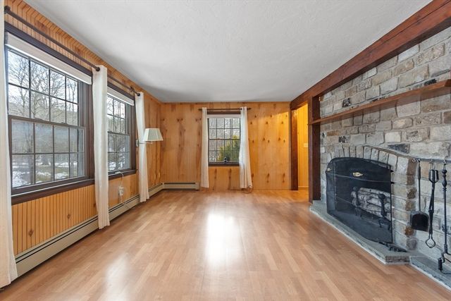 9 Old Princeton Rd Cutoff, Hubbardston, MA 01452