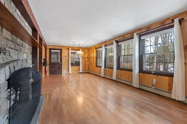 9 Old Princeton Rd Cutoff, Hubbardston, MA 01452