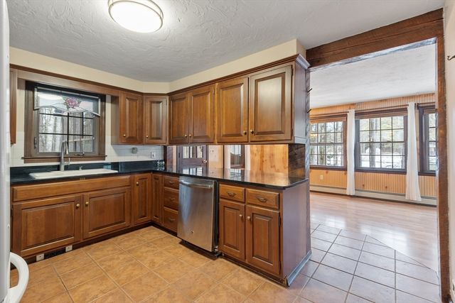 9 Old Princeton Rd Cutoff, Hubbardston, MA 01452