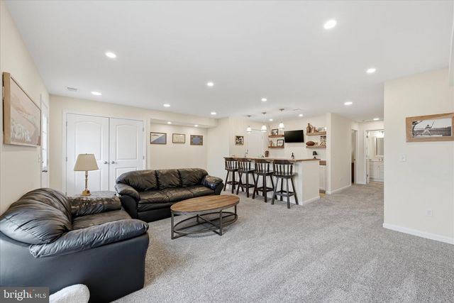 60 NIBLICK SQ, Front Royal, VA 22630