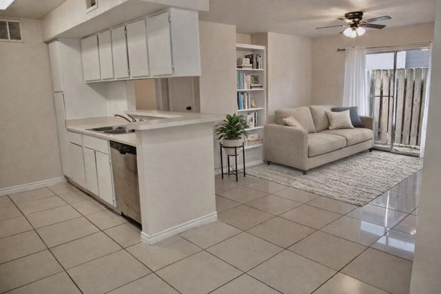 12905 Woodforest Boulevard 303, Houston, TX 77015