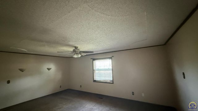 3740 SW Worwick Town RD, Topeka, KS 66610