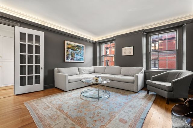 192 Commonwealth Ave 5, Boston, MA 02116