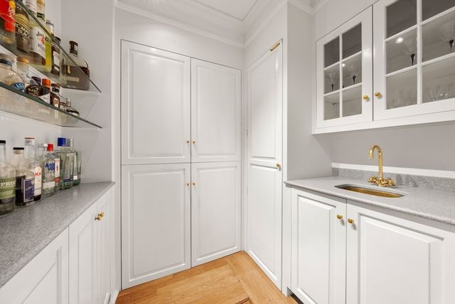 192 Commonwealth Ave 5, Boston, MA 02116