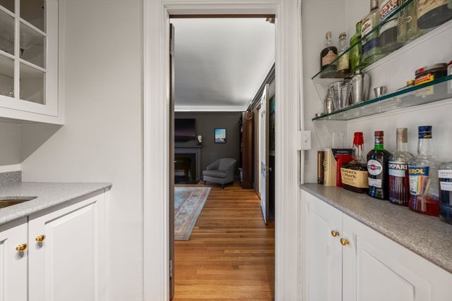 192 Commonwealth Ave 5, Boston, MA 02116