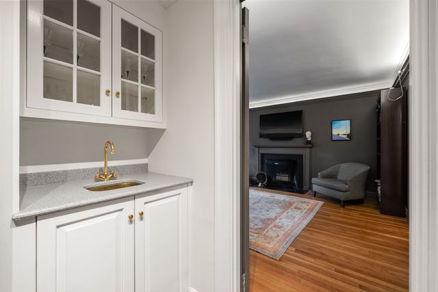 192 Commonwealth Ave 5, Boston, MA 02116