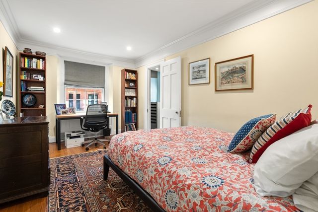 192 Commonwealth Ave 5, Boston, MA 02116