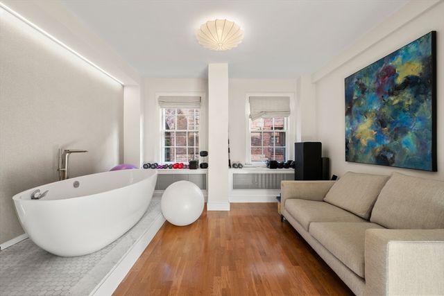 192 Commonwealth Ave 5, Boston, MA 02116