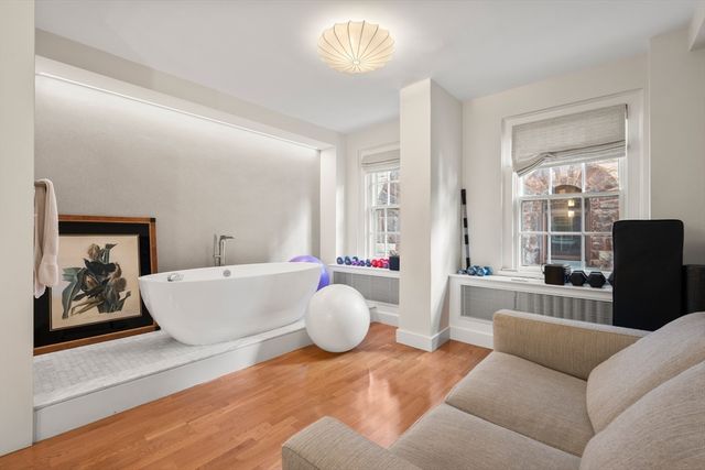 192 Commonwealth Ave 5, Boston, MA 02116