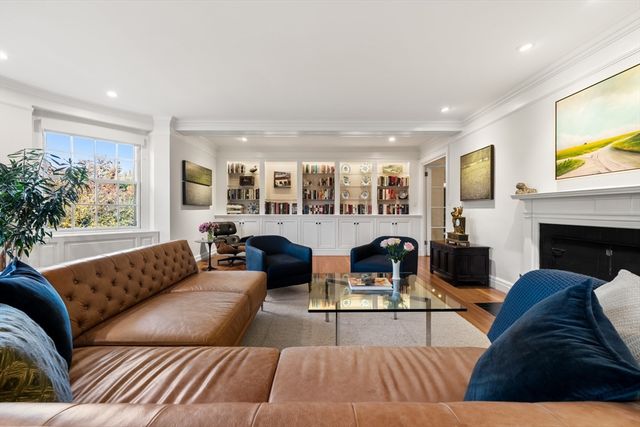 192 Commonwealth Ave 5, Boston, MA 02116